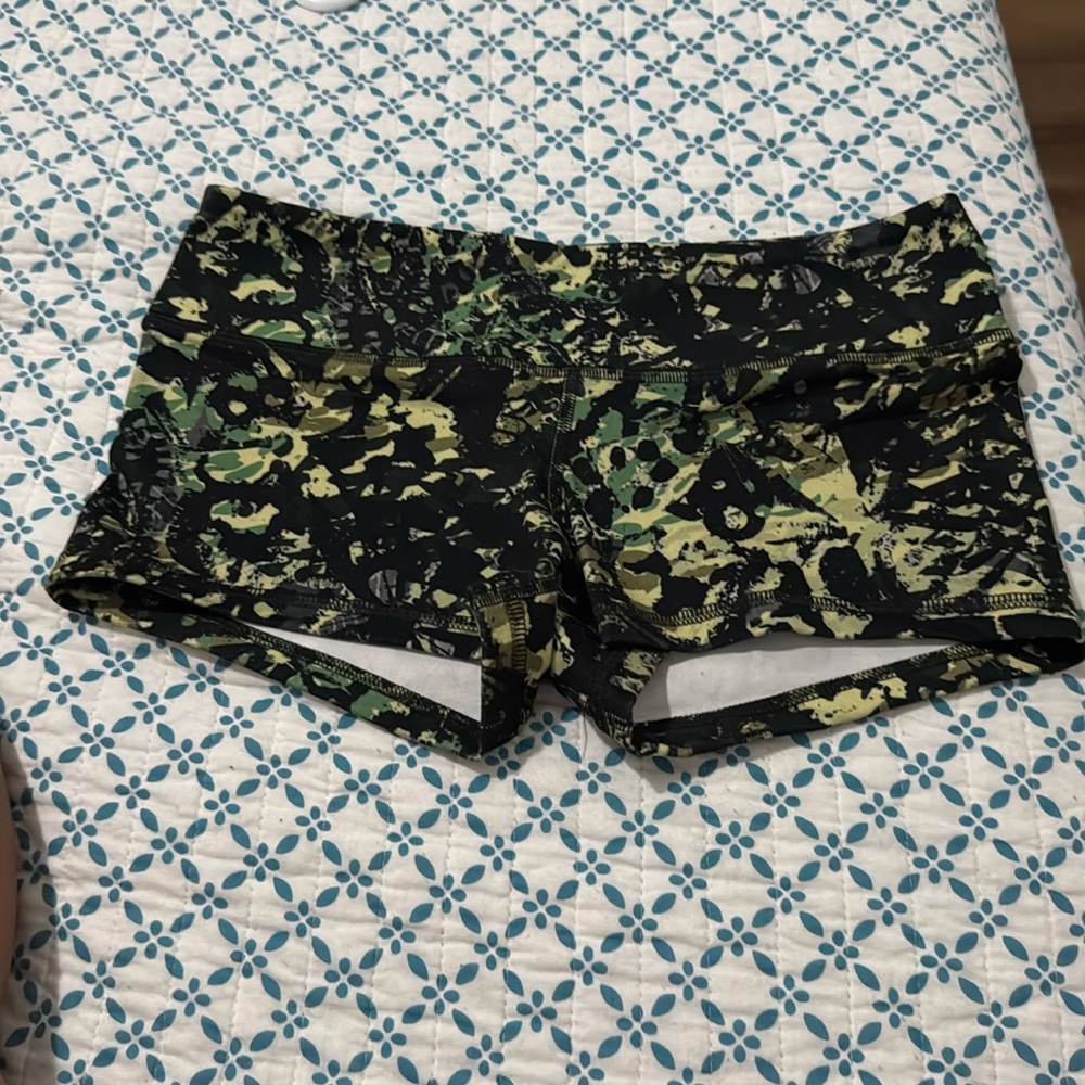FLEO shorts used once